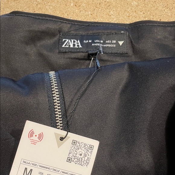 Zara Black Halter Top with Pockets - Picture 2 of 7